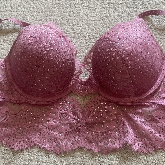 Other - NWOT: La Senza beyond sexy ultimate plunge Bra 34DD NEW